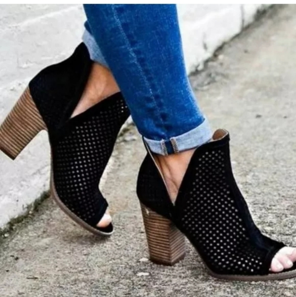 Lucky Brand Peep Toe Booties Size 7.5 Black Perforated Block Heel